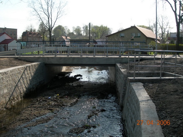 Budowa mostu nad potokiem Poniatówka w Wałbrzychu